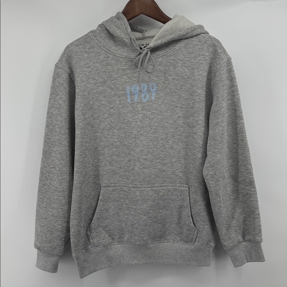 Taylor Swift From the Vault Photo 1989 Taylor's Version Gray Hoodie Size Small - Picture 1 of 8